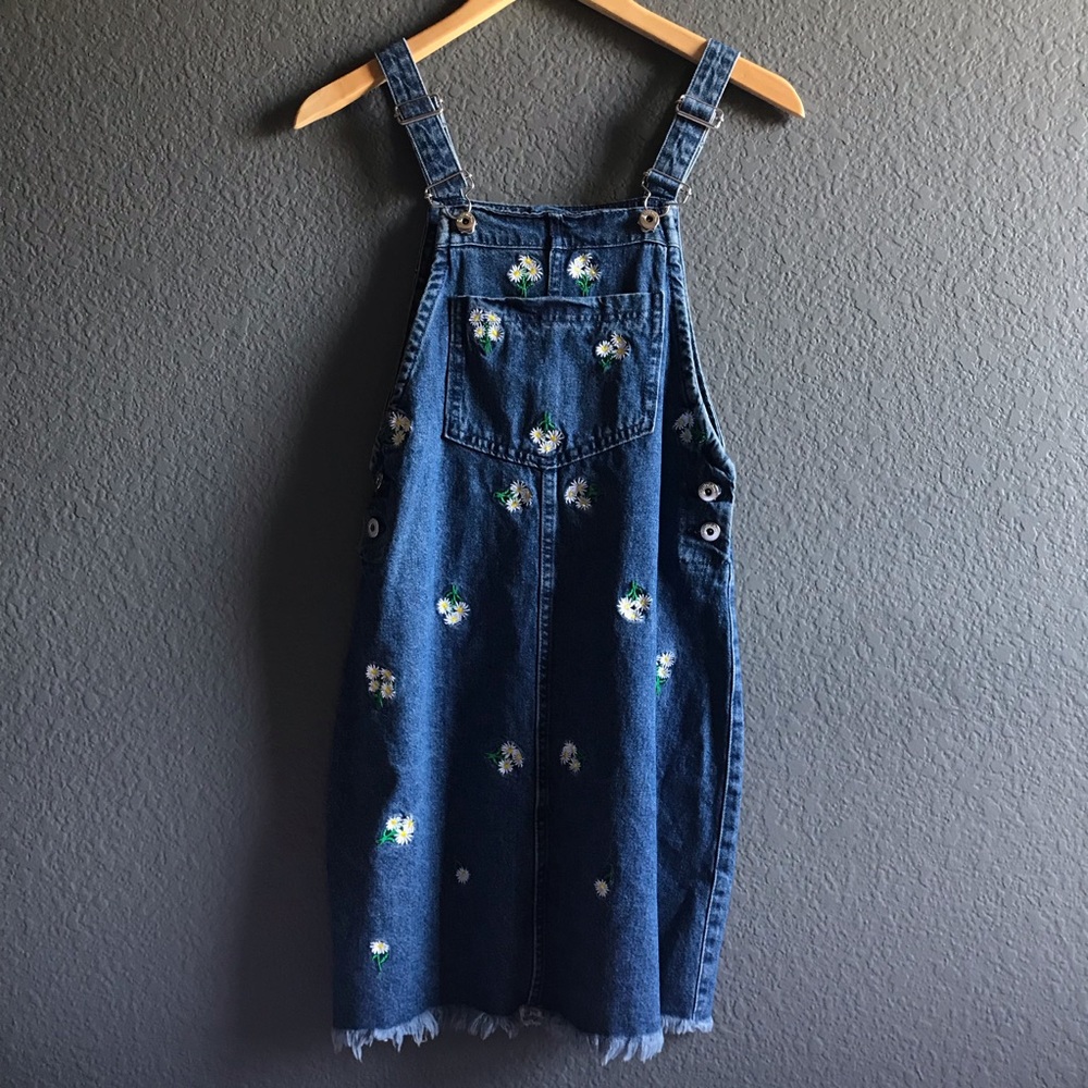 Overall jean dress with flowers